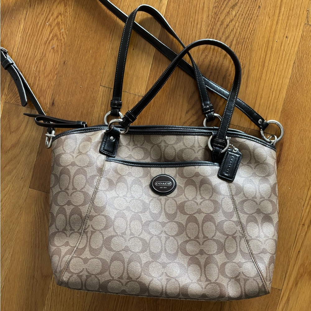 Coach Signature Tote in Khaki & Black